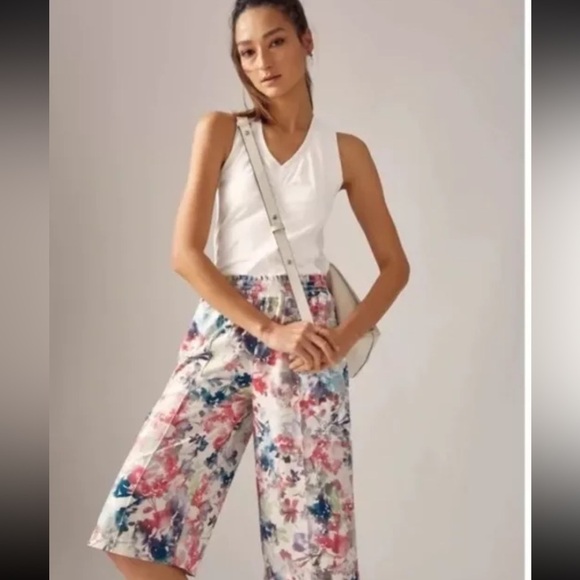 Athleta Pants - Athleta Savannah Bermuda Short Size Small White Pink Floral Print Pull On Pocket